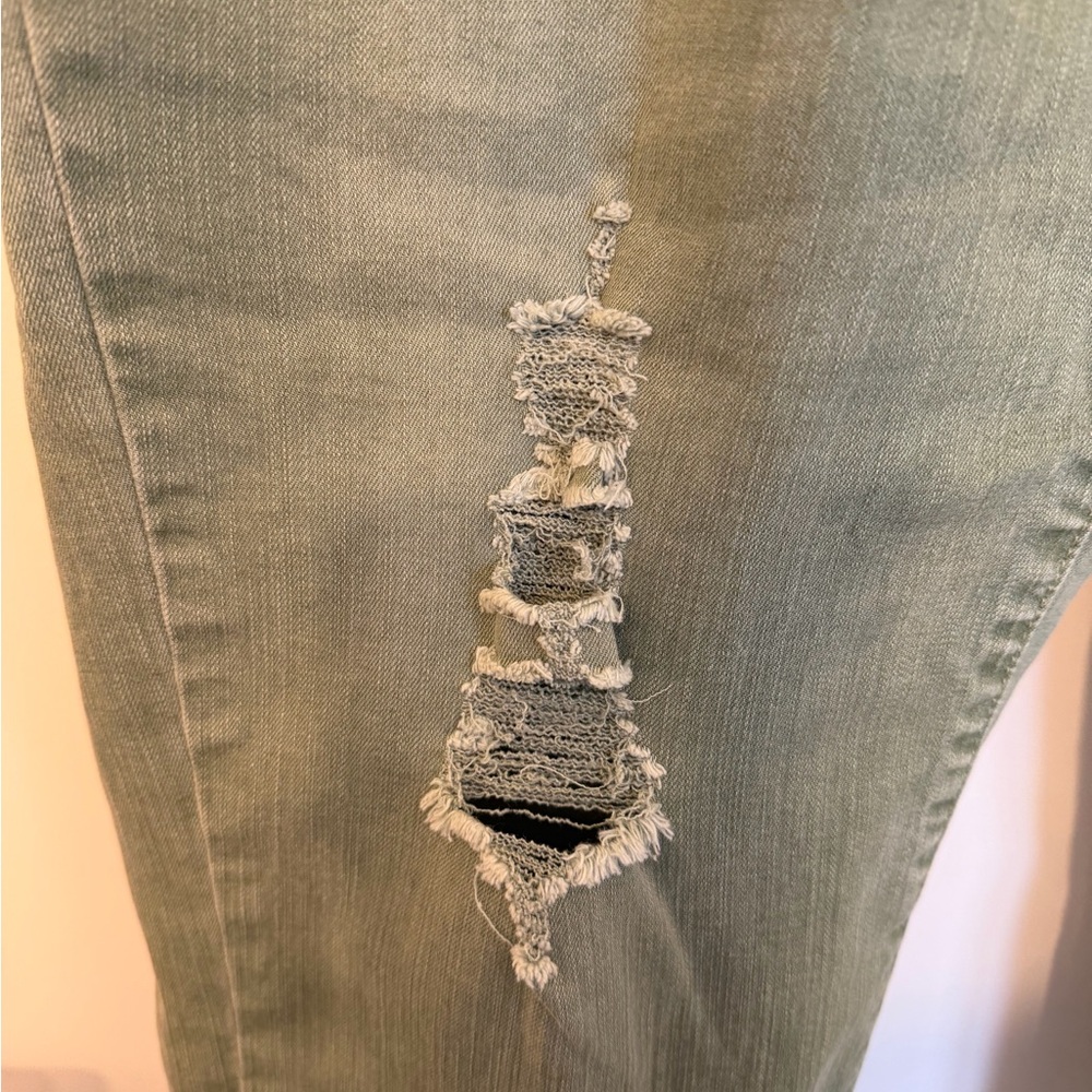 Grace & Lace Distressed Straight Leg Cropped Jeans - Picture 9 of 12